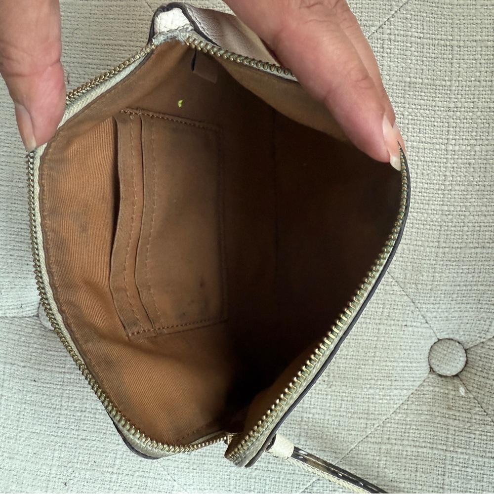 Coach Cream Leather Wristlet with Gold Logo and Dark Trim - Picture 5 of 5